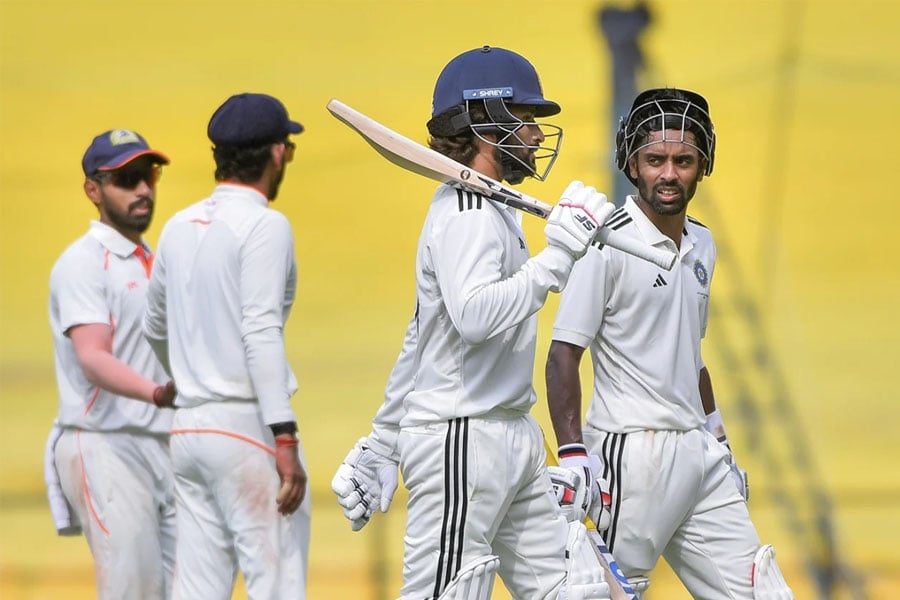 ঘরোয়া ক্রিকেটে ফিরেই সাবলীল অভিমন্যু, ইরানি কাপে তবুও চাপে অবশিষ্ট ভারত
