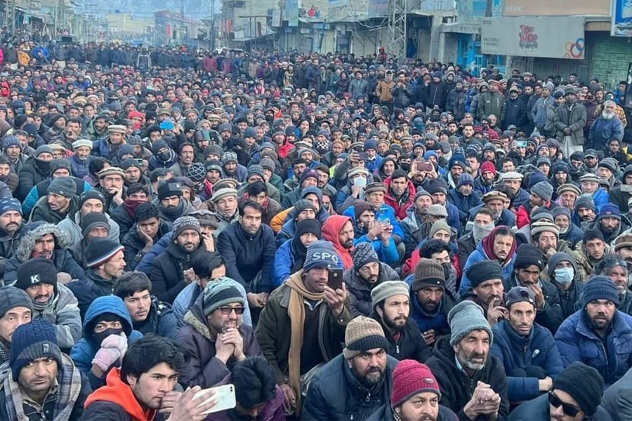সরকারি বঞ্চনার বিরুদ্ধে ফুঁসছে PoK, পাক সেনার গুলিতে নিহত ৮, মোতায়েন বাড়তি বাহিনী