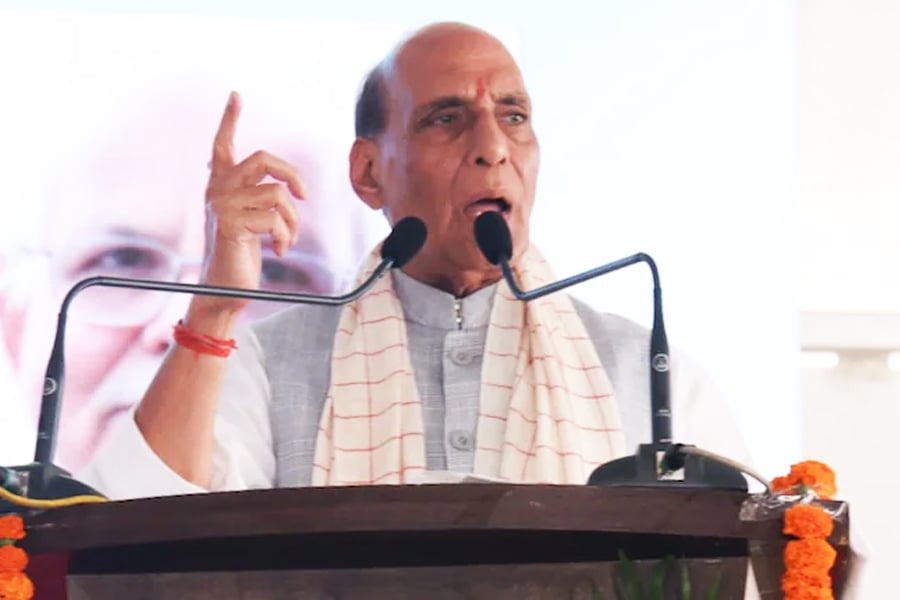 ‘স্যার ক্রিক অঞ্চলে আগ্রাসন দেখালে…’ পাকিস্তানকে কড়া হুঁশিয়ারি রাজনাথের