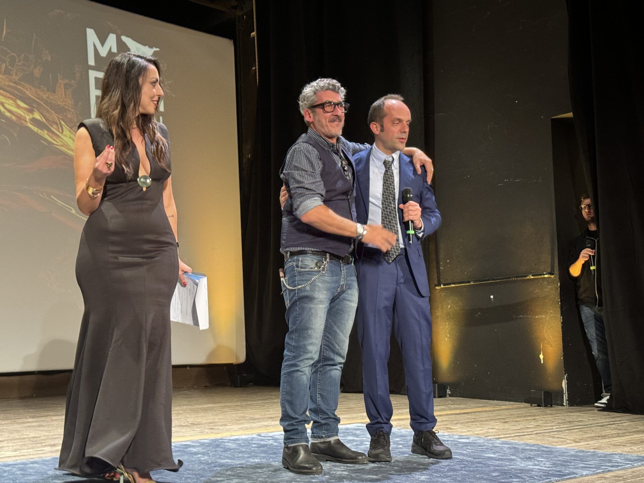 Uomo Cerca Uomo Matera