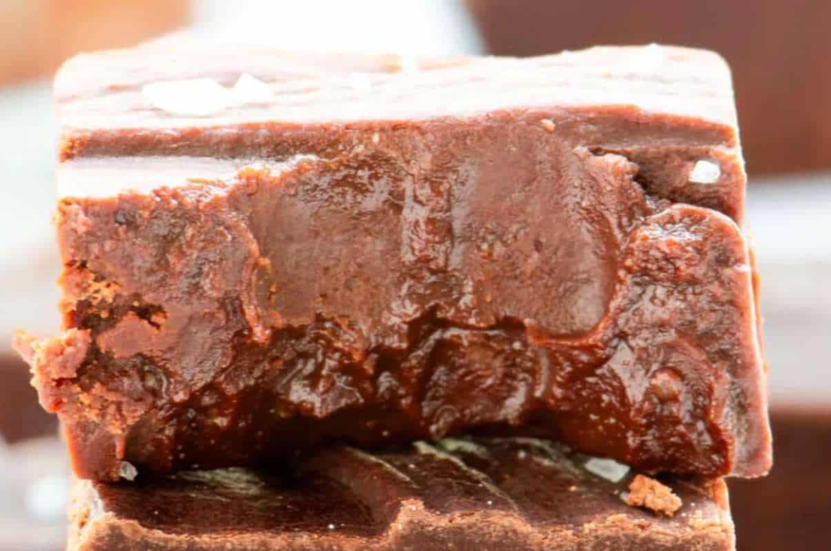 2-Ingredient Easy No Bake Chocolate Fudge.