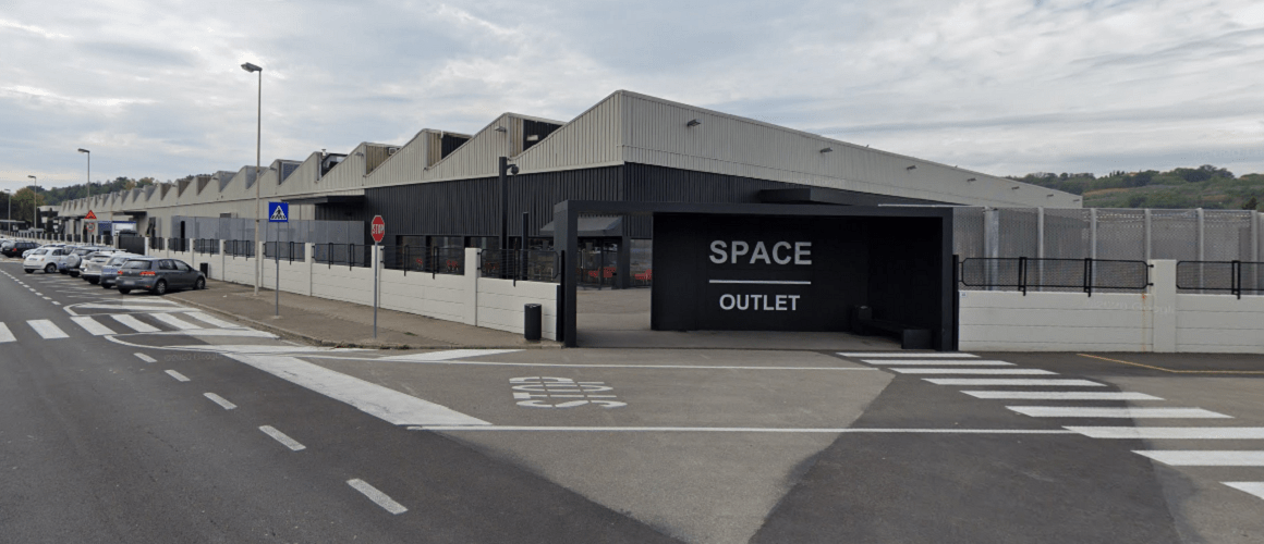 Prada S.p.a. - Space Outlet E Space Caffè | Levanella (Ar) - Pentium Associati | Studio Tecnico 500_x_1160_png