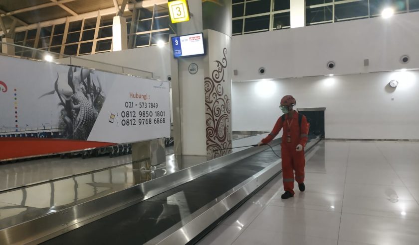 Antisipasi Covid-19, Bandara Juanda Rutin Semprot Disinfektan - Suara  Surabaya