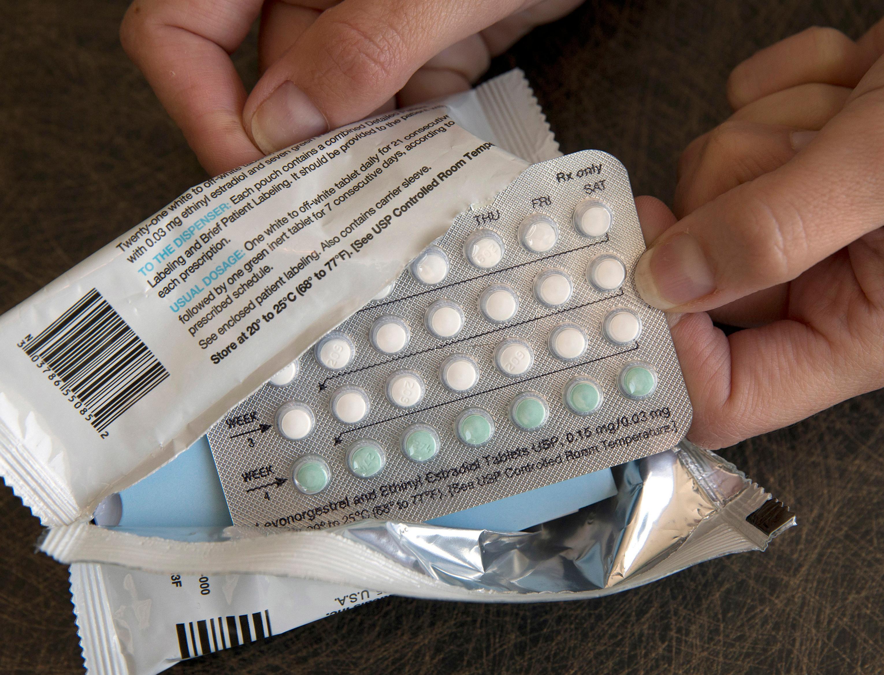 White House urges full insurance coverage of condoms, birth control