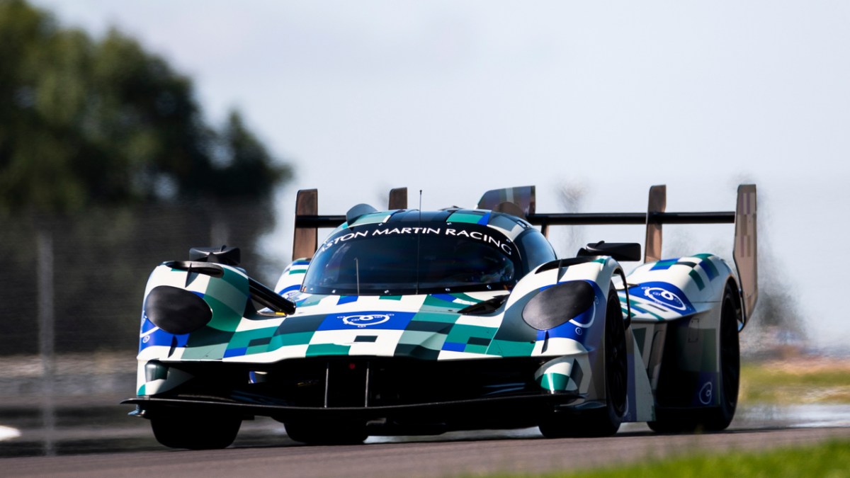 ASTON MARTIN VALKYRIE AMR-LMH HYPERCAR HITS THE TRACK