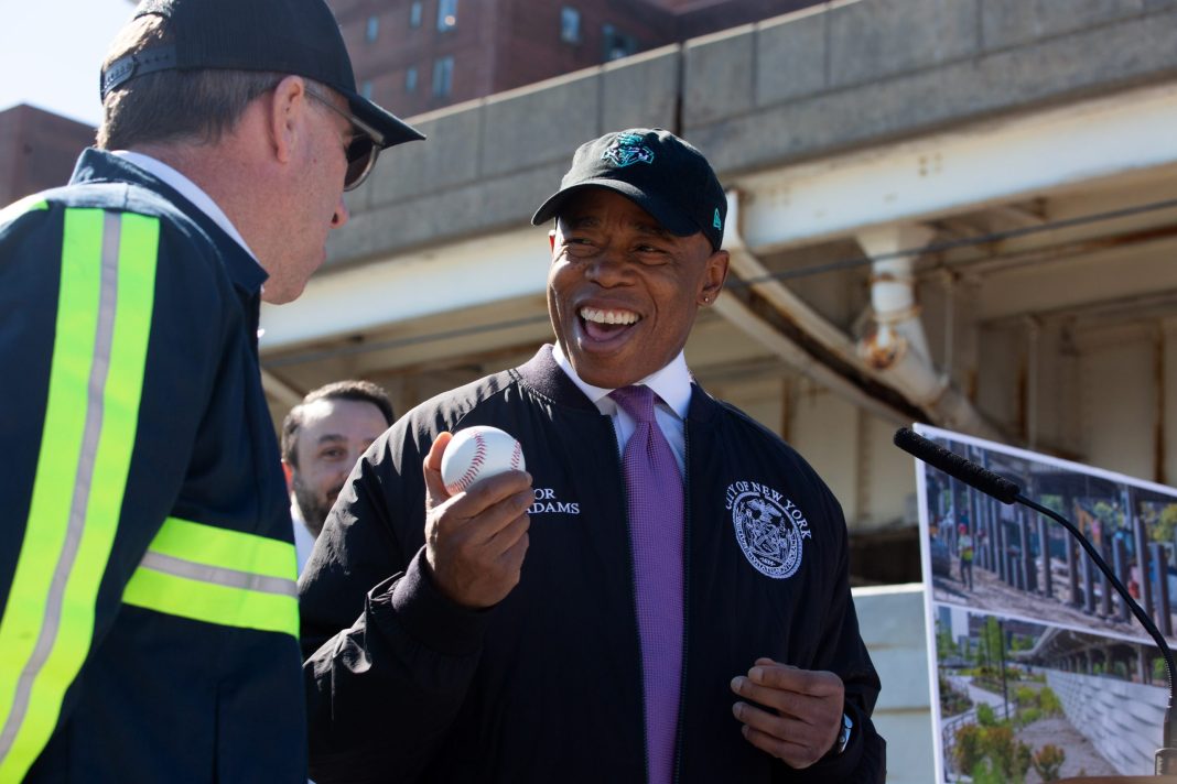 With Gifts Under Scrutiny, Mayor Will Catch World Series at Home