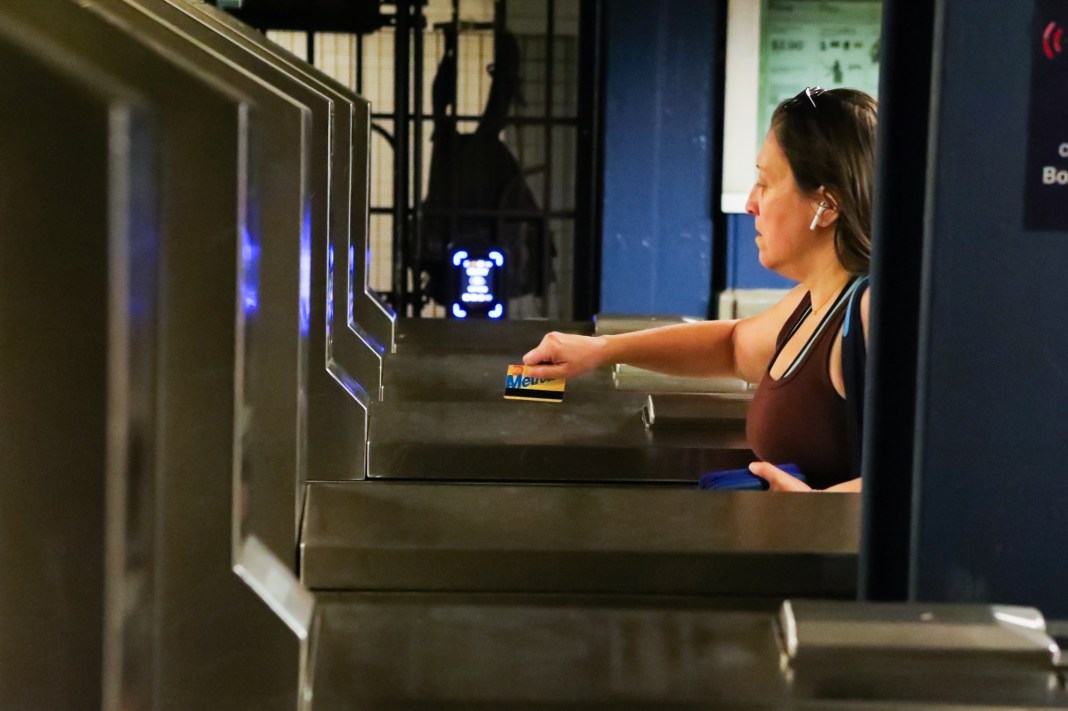 MetroCard Holdouts Cling to Plastic