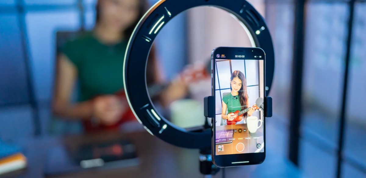 Social, media, follows, content, advice