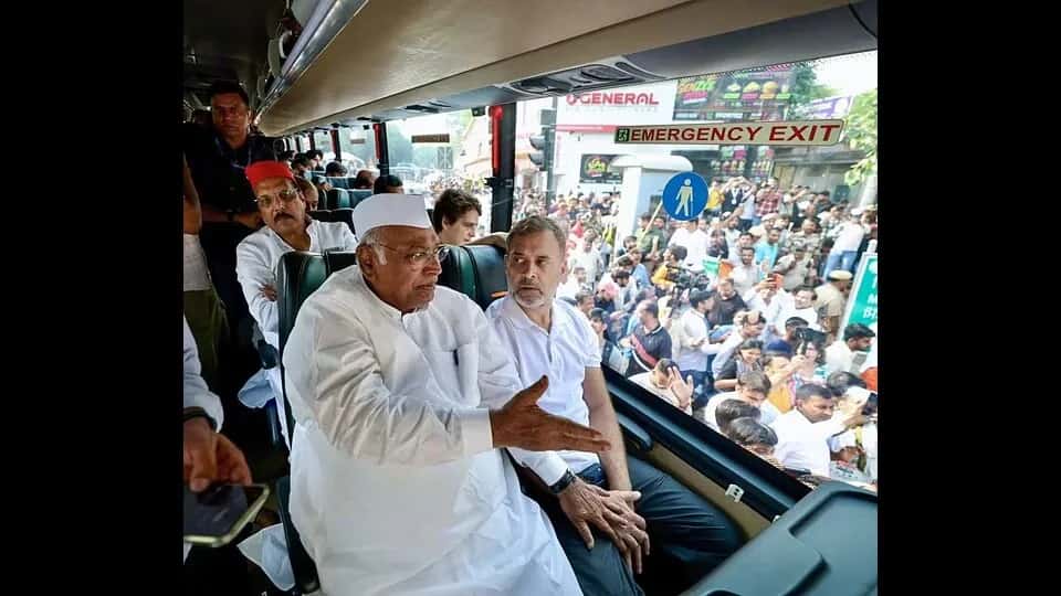 দিল্লি কাণ্ডের জের, সুপ্রিম কোর্টে বিরোধীদের জরুরি আবেদন!