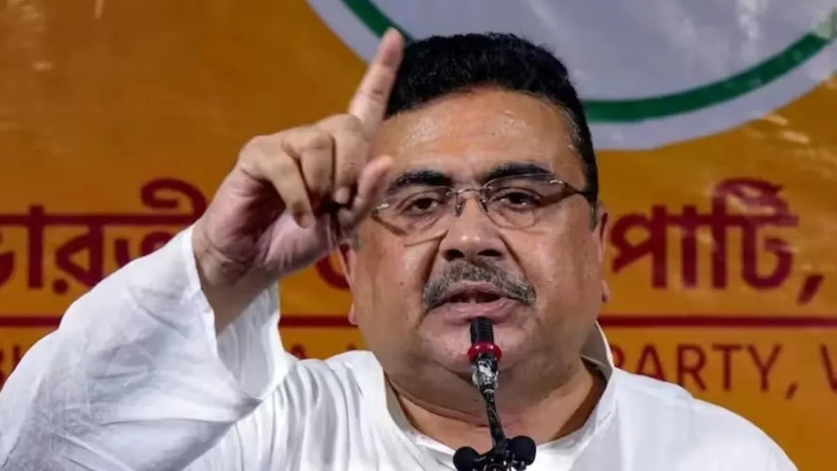 মমতার ধর্নায় মাত্র ৬ বিধায়ক, তৃণমূলের শোচনীয় দশা নিয়ে শুভেন্দুর তীব্র খোঁচা!