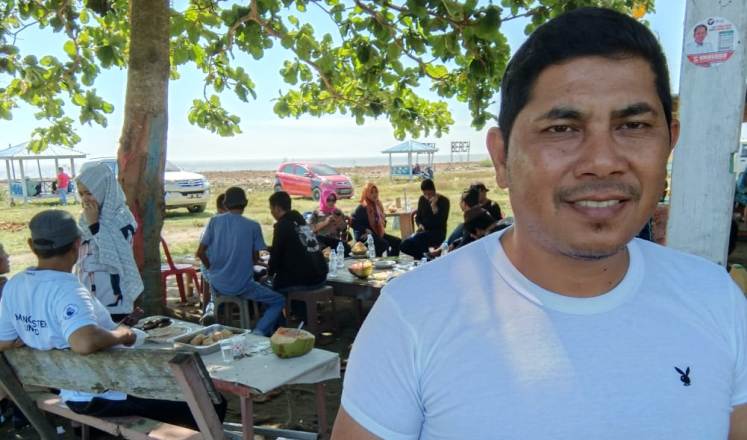 Amalia Fitri Aras Beri Perhatian Pengembangan Wisata Pantai Batu Rede |  TRANSTIPO