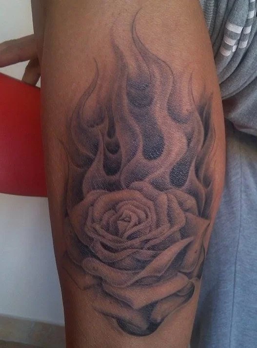 Rosa In Fiamme - Tuttotattoo.com 712_x_527_jpg