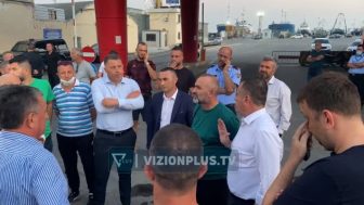 Situata alarmante me flakët, Balla mbërrin në Shëngjin: Jemi në kontakte me KFOR për të marrë helikopterët e tyre