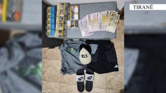 Vodhi para dhe steka me cigare në një market, arrestohet 41-vjeçari në Tiranë
