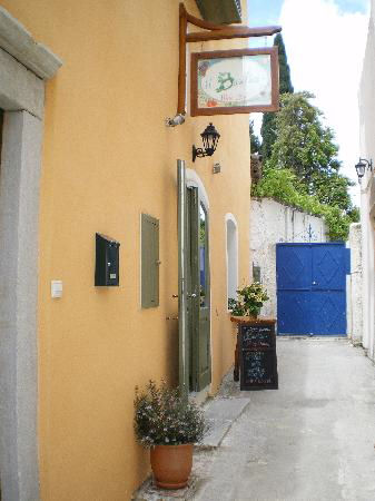 Maurizio Vende Il Suo Ristorante In Grecia, Il "Basilico" 450_x_337_jpg