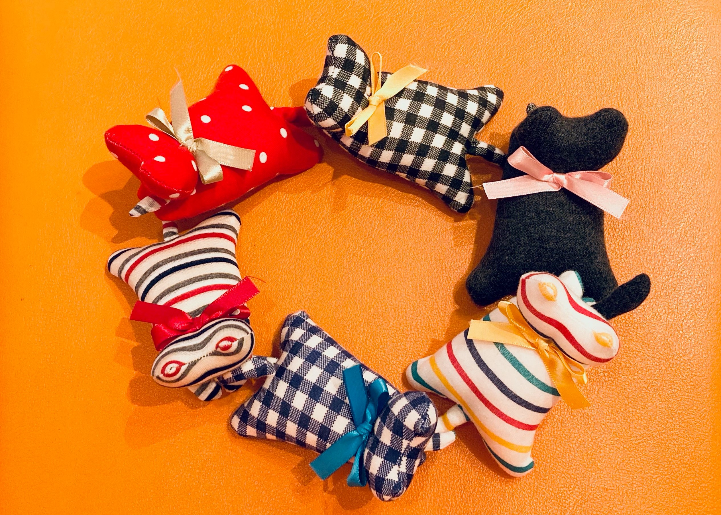 猫クリップ洗濯バサミで作ったふわふわ親猫2匹 - ファッション小物 洗濯 バサミ 猫 型紙 靴下