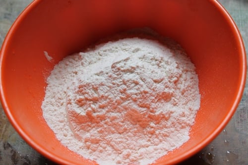take plain flour in a bowl