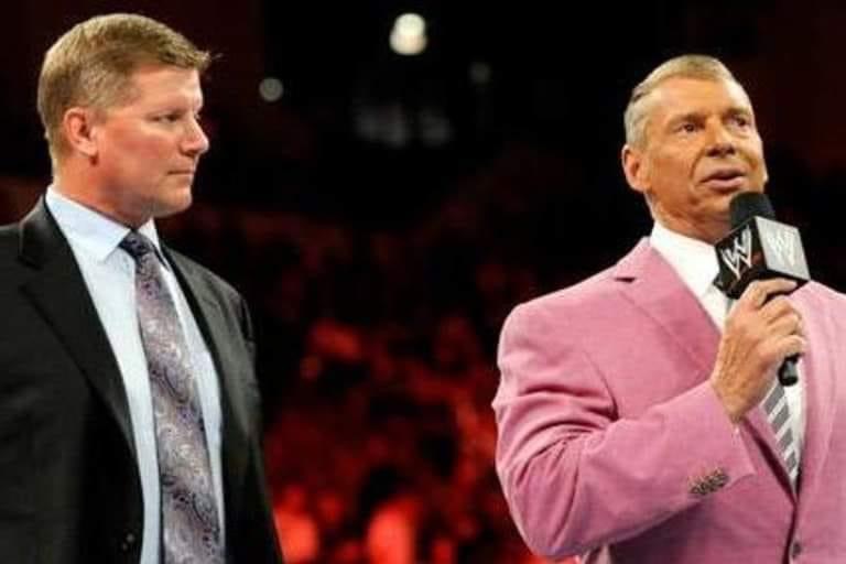 جون لورينايتس في إجازة إدارية من WWE
